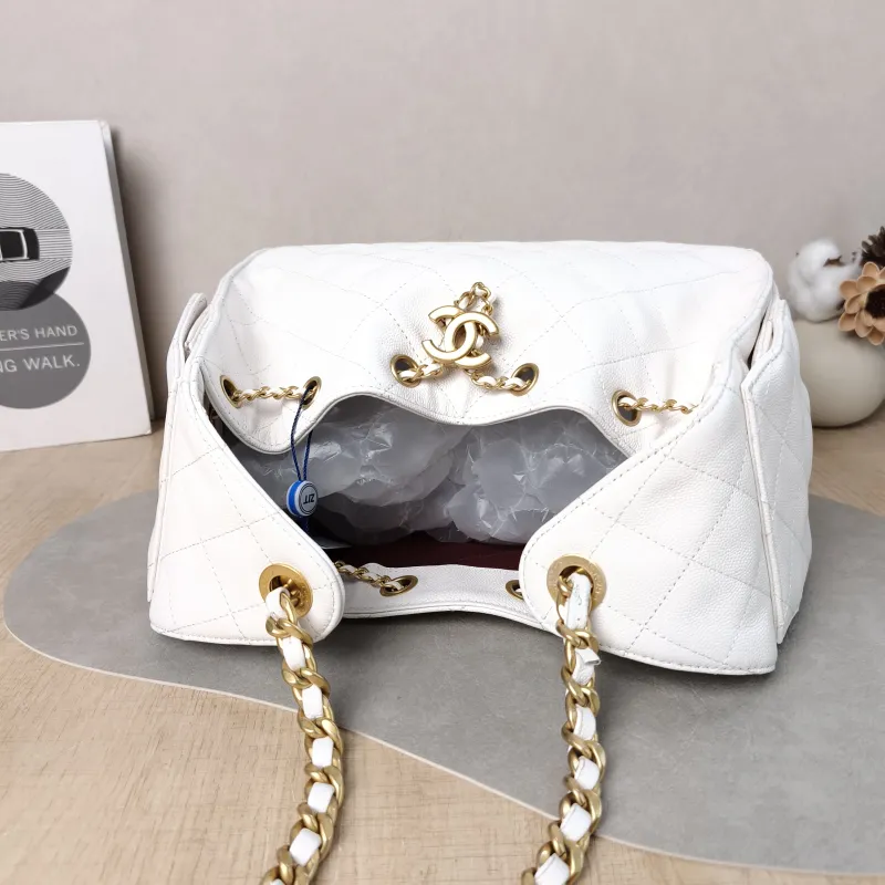Chanel Shoulder Bag 25Bag White Grained Calfskin Small 26 × 14 × 30 cm — detail view 9 of 11