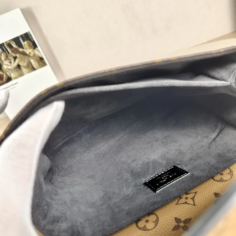 Louis Vuitton Crossbody Bag Pochette Métis Monogram Colorblock PVC Medium25 × 7 × 19 cm — detail view 10 of 12
