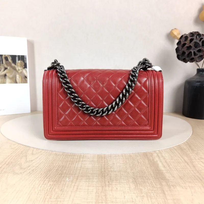 Chanel Crossbody Bag Le Boy​Red Calfskin Medium25 × 9 × 15 cm — cover view 6 of 6