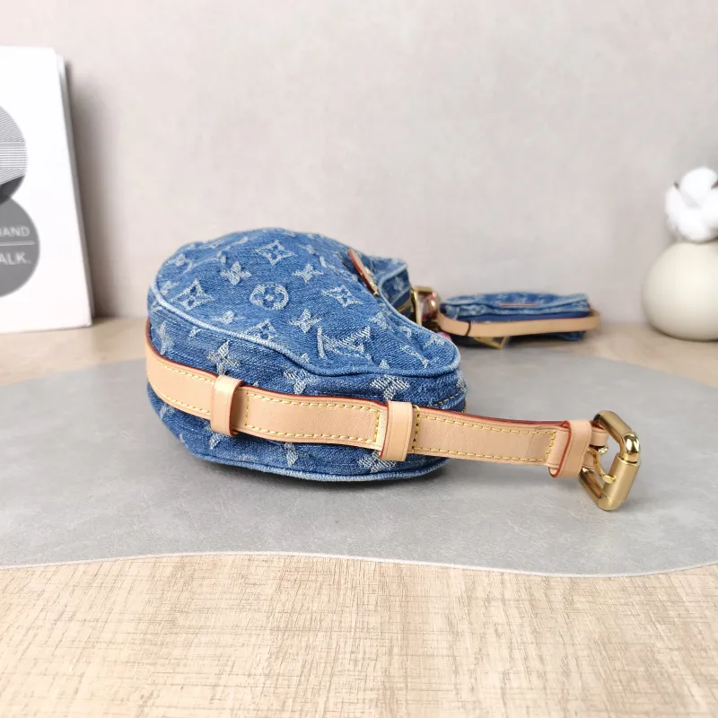 Louis Vuitton Shoulder Bag Croissant Blue Medium 25 × 5 × 15 cm — detail view 6 of 12