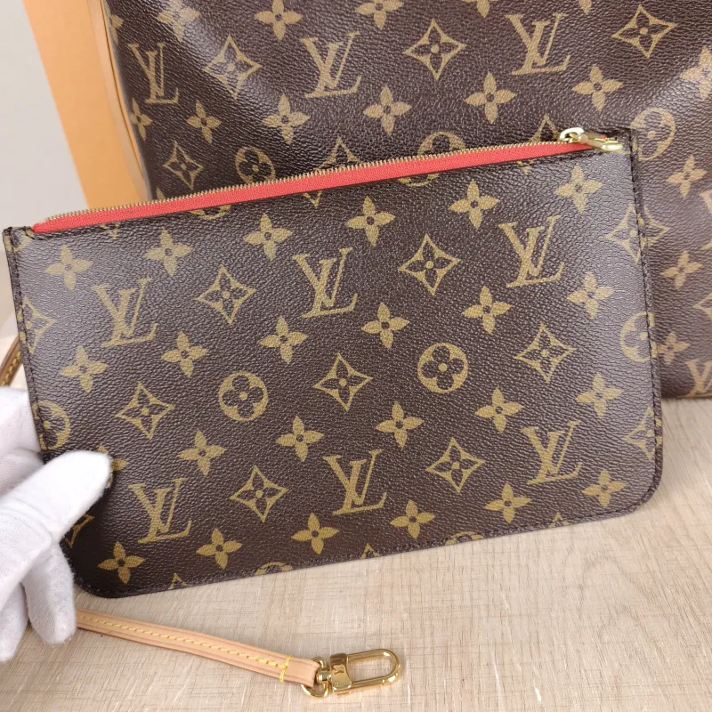 Louis Vuitton Shoulder Bag Neverfull Monogram PVC Medium 31 × 14 × 28 cm — detail view 9 of 11