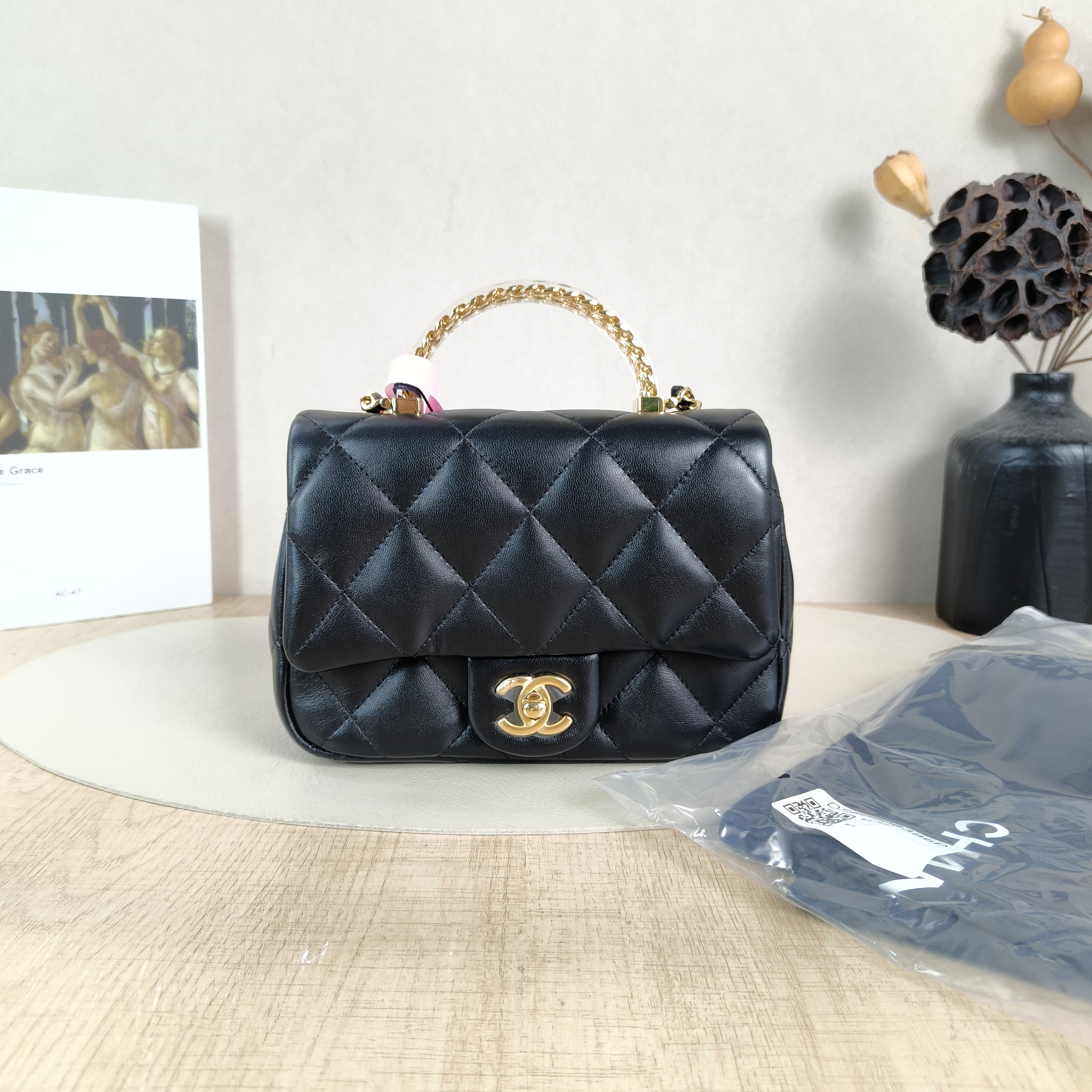 Chanel Crossbody Bag Black Lambskin One Size19 × 6 × 12 cm — cover view 6 of 6