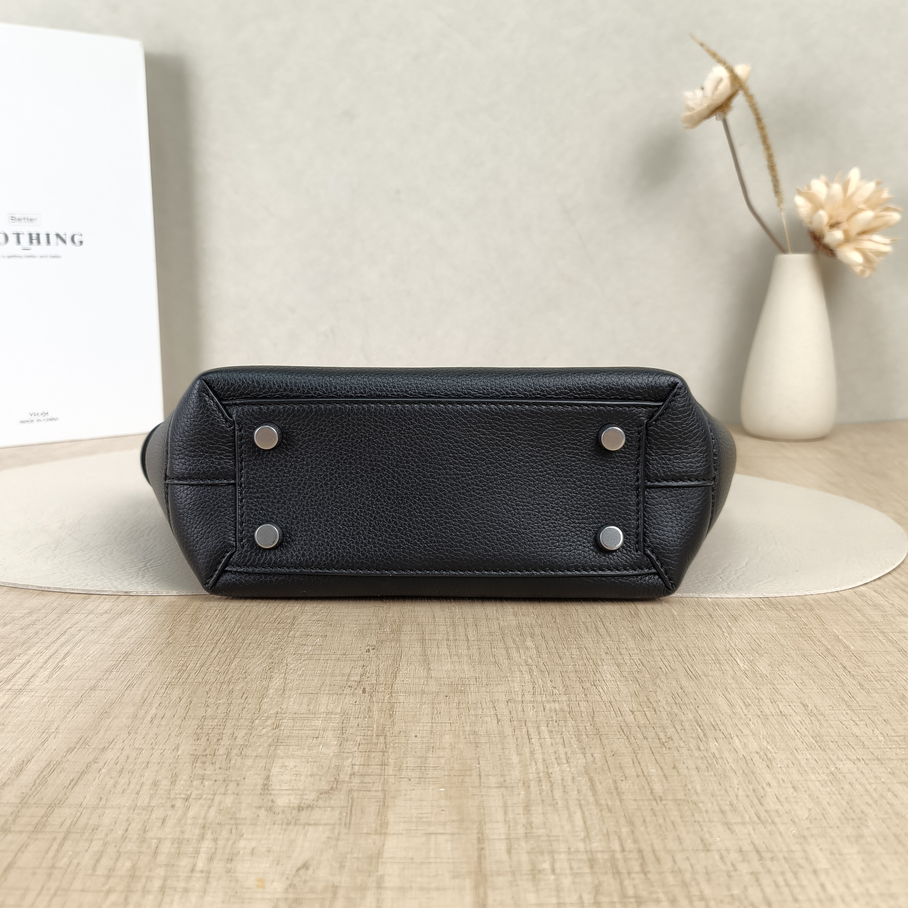 Bottega Veneta Shoulder Bag ARCO 29 Black Calfskinmini29 × 9 × 29 cm — cover view 3 of 5