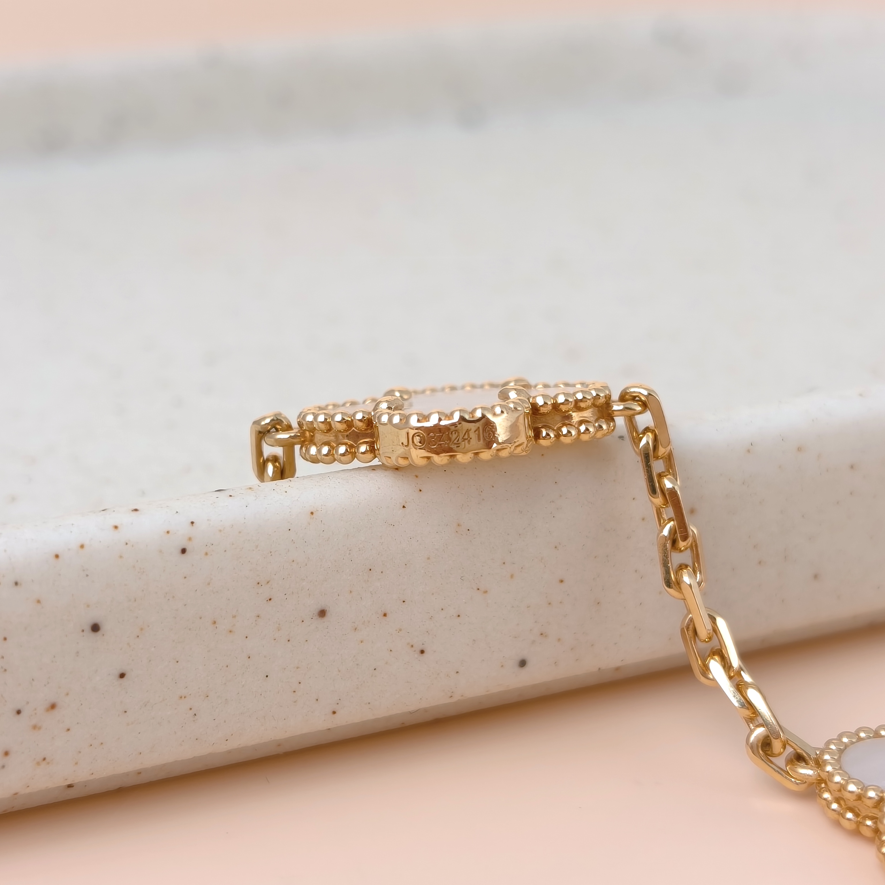 Van Cleef & Arpels Bracelet Alhambra Alhambra Collection Five-Motif Bracelet Pearl · White Mother-of-Pearl18KY ellow Gold Vintage Small19cm — cover view 7 of 11