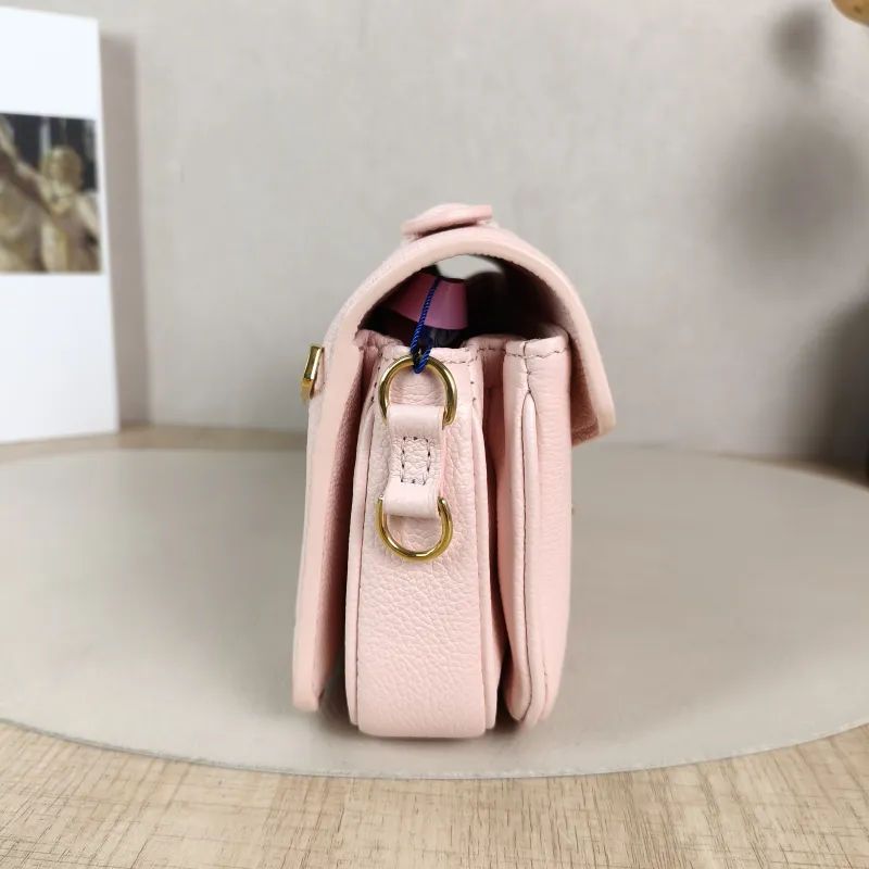Louis Vuitton Crossbody Bag Pochette Métis East West Empreinte Embossed Calfskin Monogram Small21.5 × 6 × 13.5 cm — detail view 9 of 11