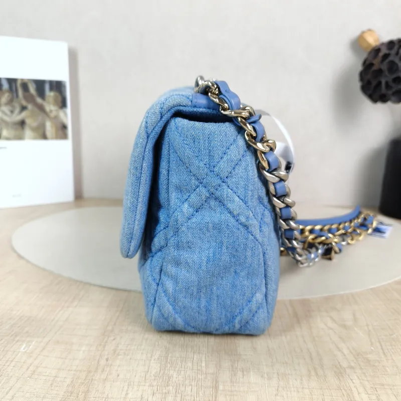 Chanel Crossbody Bag 19Bag Small 26 × 9 × 16 cm — detail view 11 of 12