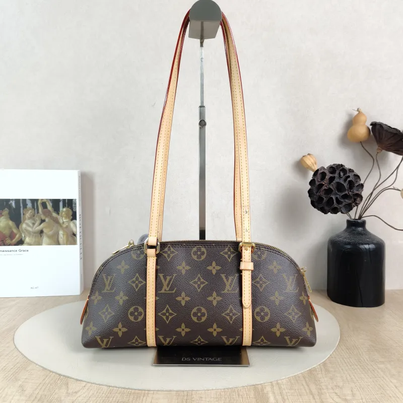 Louis Vuitton Shoulder Bag Squire East West Monogram PVC One Size29 × 8 × 14 cm — cover view 5 of 6