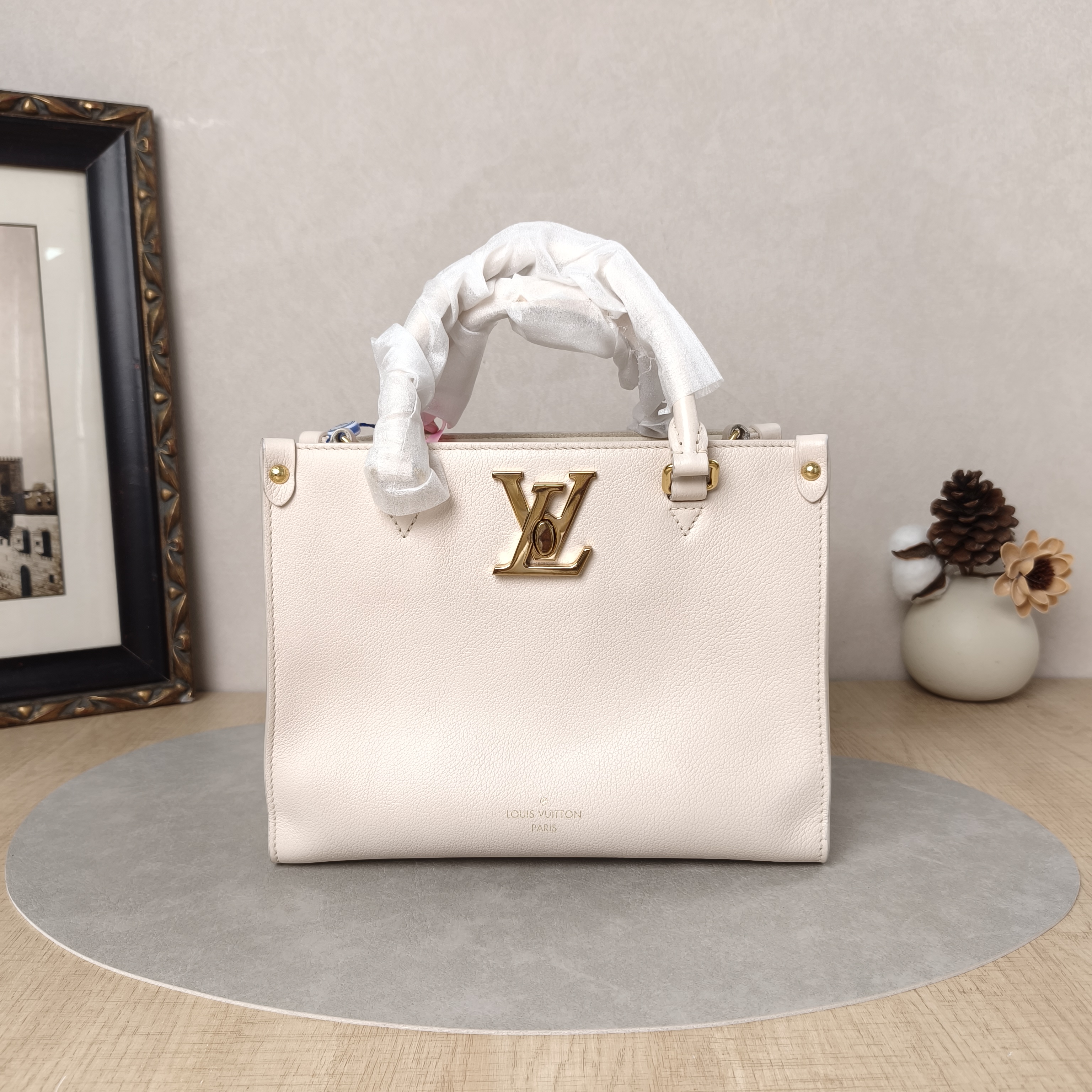 Louis Vuitton Top Handle Bag Lock&Go Lockme White Calfskin One Size24.5 × 10.5 × 19 cm
