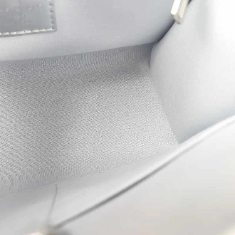 Louis Vuitton Top Handle Bag Onthego Silver Patent Leather Small 25 × 11.5 × 19 cm — detail view 3 of 10
