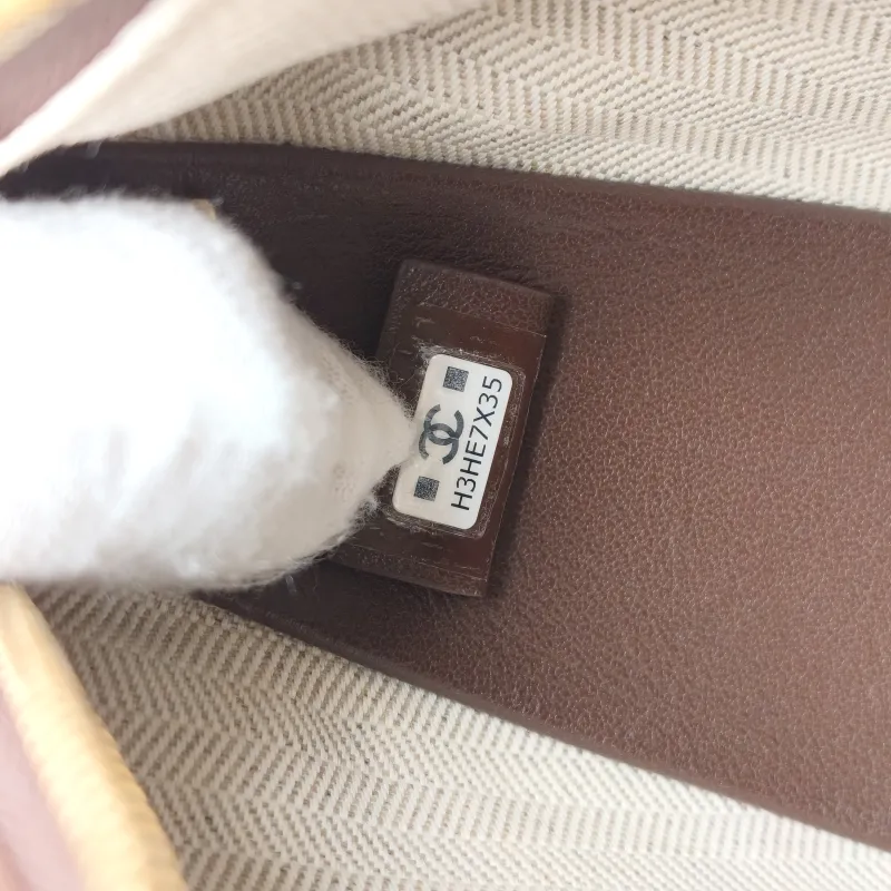Chanel Shoulder Bag hobo Lambskin One Size 23.5 × 6 × 15 cm — detail view 1 of 13