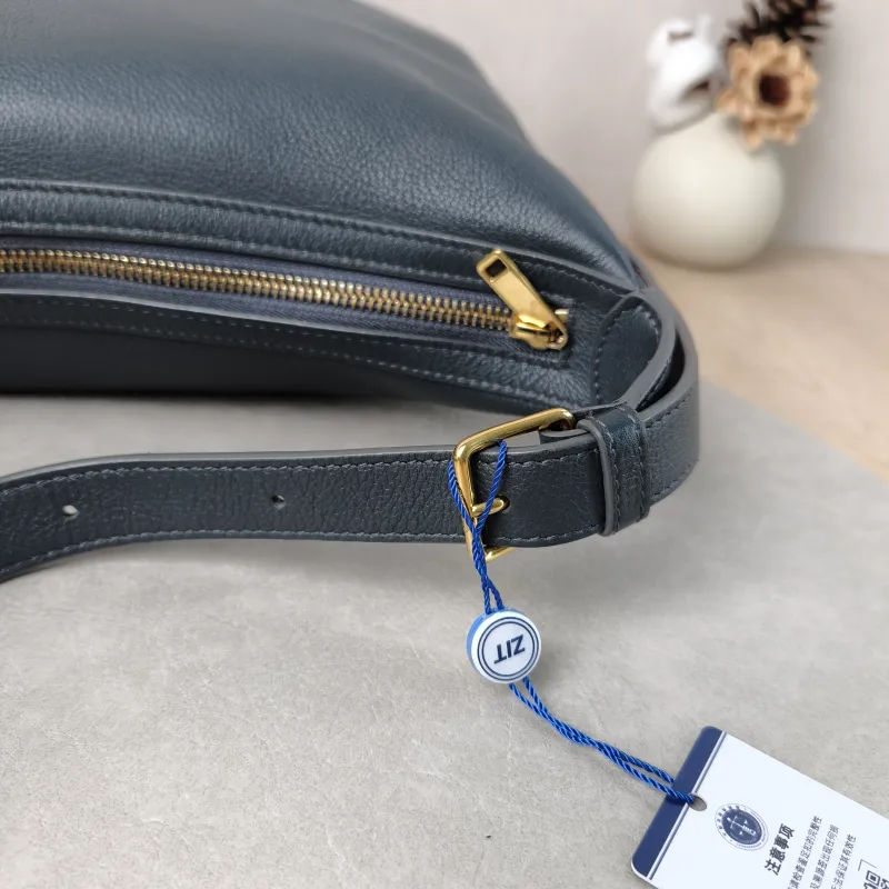 CELINE Shoulder Bag HELOISE TRIOMPHE Grey Calfskin Medium 28.5 × 8 × 30 cm — detail view 6 of 14