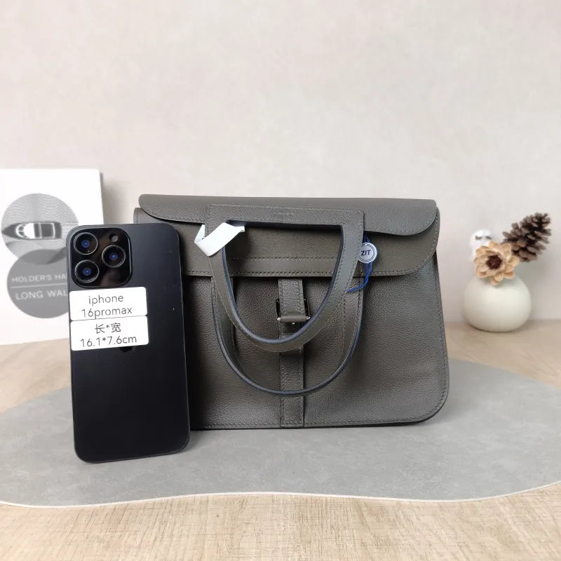 Hermès Shoulder Bag Halzan 25 C6 Green Evercolor Calfskin Small 25 × 8 × 17 cm Y — cover view 4 of 5