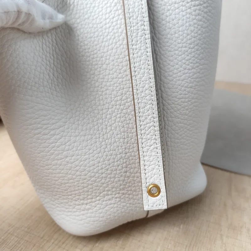 Hermès Top Handle Bag Picotin Lock 18 18M4 Grey Taurillon Clemence TC Calfskin Small18 × 13 × 18 cm — detail view 5 of 15