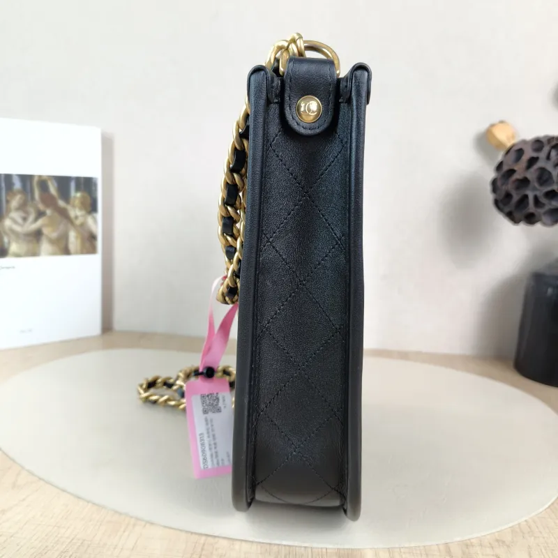 Chanel Crossbody Bag hobo Black Calfskin One Size 22 × 6 × 24 cm — detail view 10 of 10