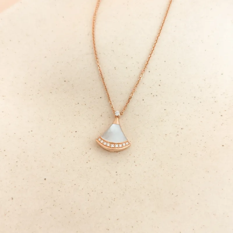 Bvlgari Necklace DIVAS’ DREAM Collection Pearl Pavé Diamond Pearl · White Mother-of-Pearl 18KR ose Gold Diamond Small 44cm — cover view 5 of 8