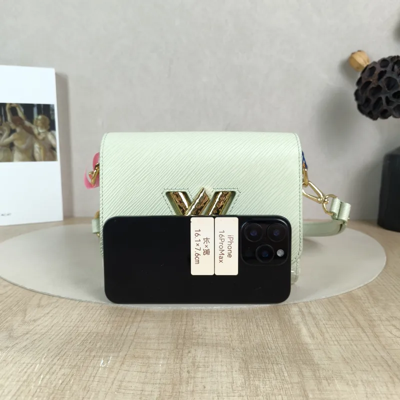 Louis Vuitton Crossbody Bag Twist Green Calfskin Small 19 × 9 × 15 cm — cover view 2 of 6