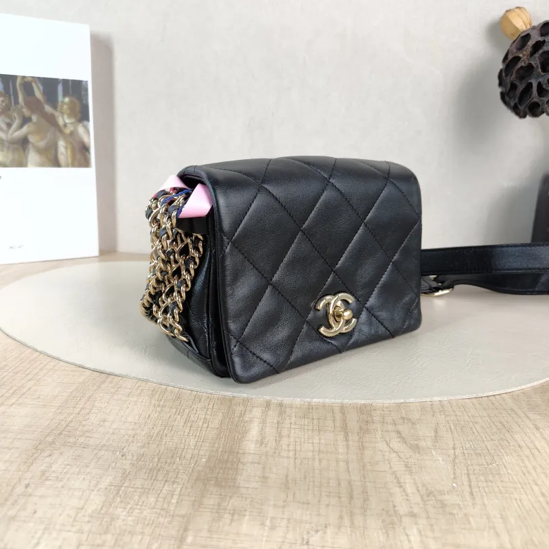 Chanel Shoulder Bag Black Lambskin One Size 17.5 × 6 × 12 cm — cover view 2 of 5