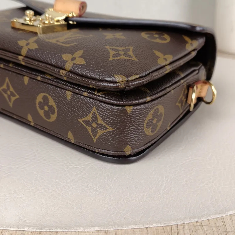 Louis Vuitton Crossbody Bag Pochette Métis East West Monogram PVC Small 21.5 × 6 × 13.5 cm — detail view 3 of 17