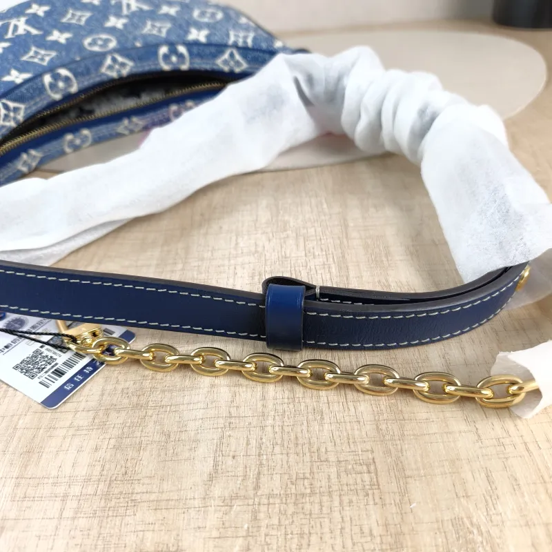 Louis Vuitton Crossbody Bag Loop Blue Small 23 × 6 × 13 cm — detail view 3 of 13