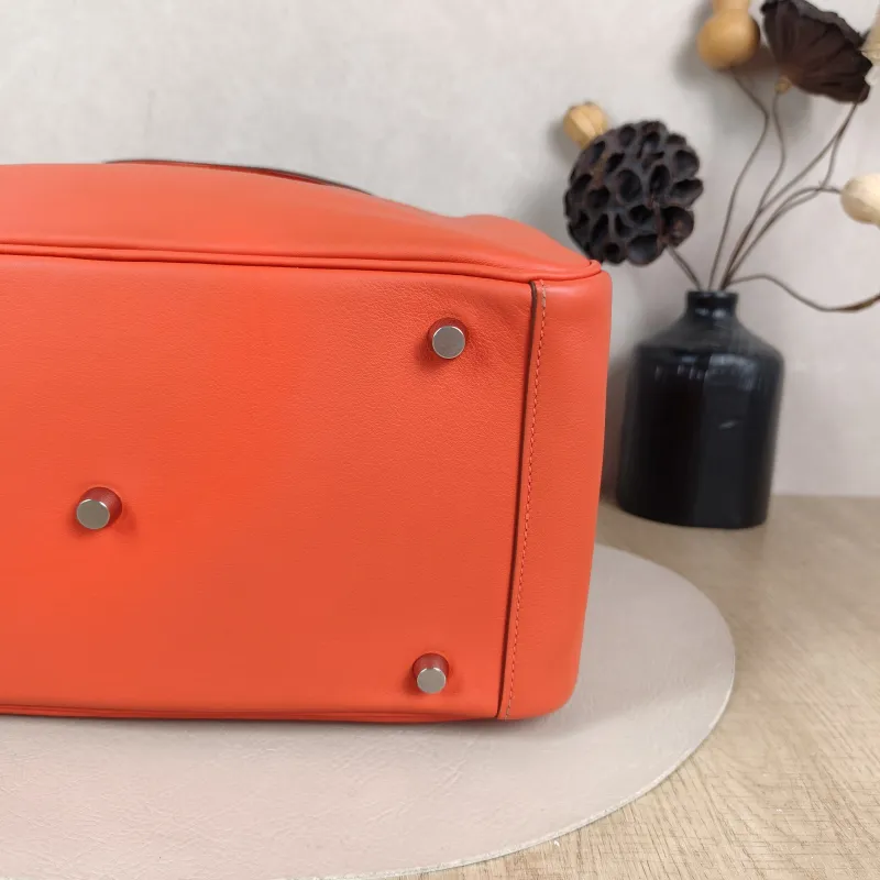 Hermès Crossbody Bag Lindy 30S5 Swift Calfskin30 × 15 × 19 cm — detail view 5 of 11