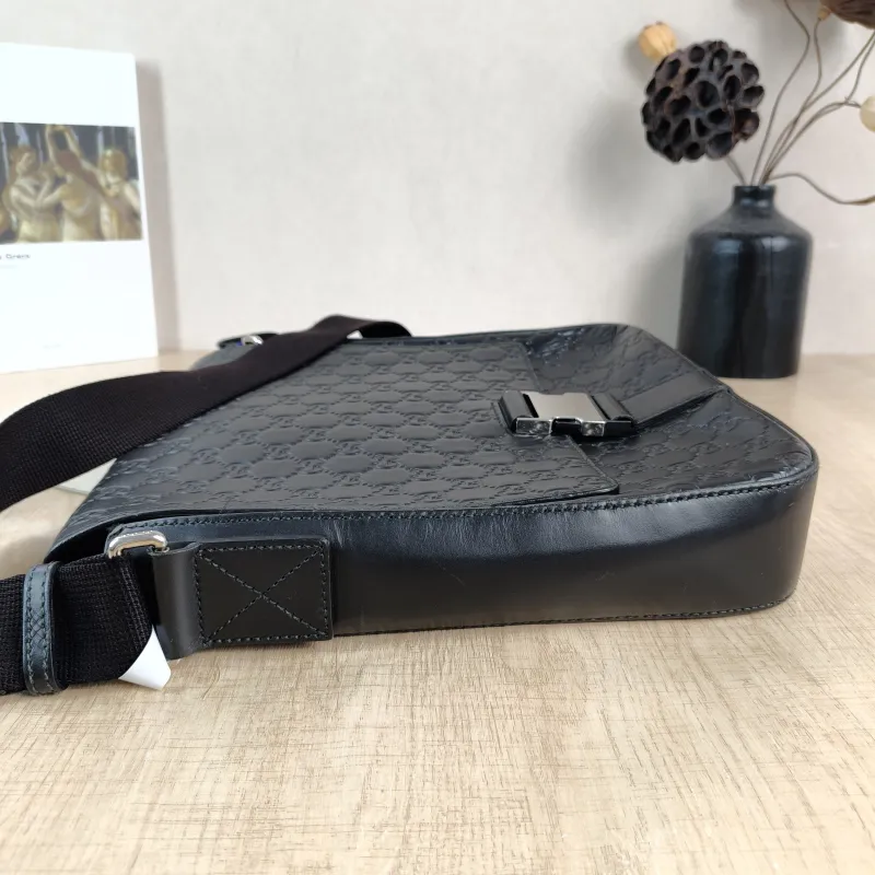 GUCCI Crossbody Bag Messenger Bag Crossbody Bag Black Calfskin One Size25 × 6 × 28 cm — detail view 10 of 13