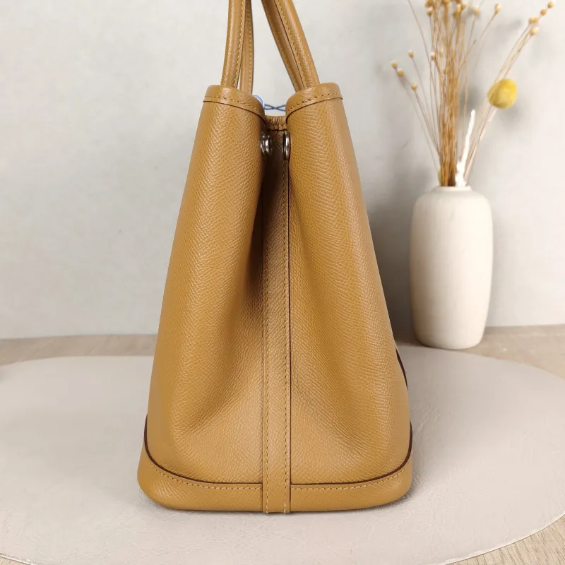 Hermès Top Handle Bag Garden Party 30 30 Negonda Calfskin Medium 30 × 13 × 21 cm Z — detail view 6 of 9