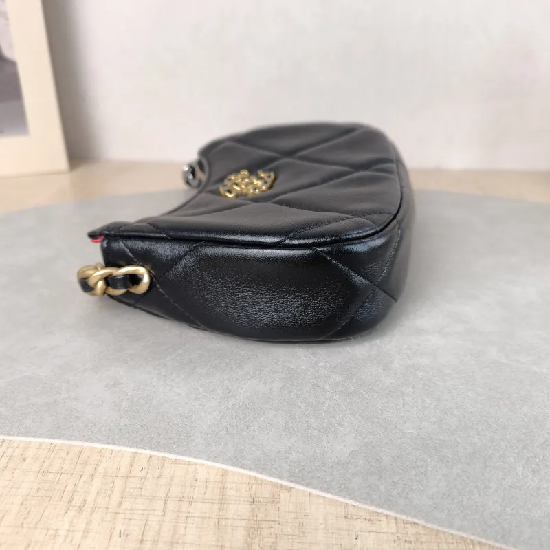Chanel Shoulder Bag 19bag hobo Black Lambskin One Size 20 × 4.5 × 13 cm — detail view 1 of 11