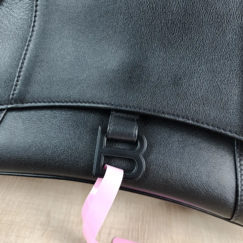 BALENCIAGA Shoulder Bag DOWNTOWN Black Calfskin Small 30 × 10 × 17.5 cm — detail view 6 of 13