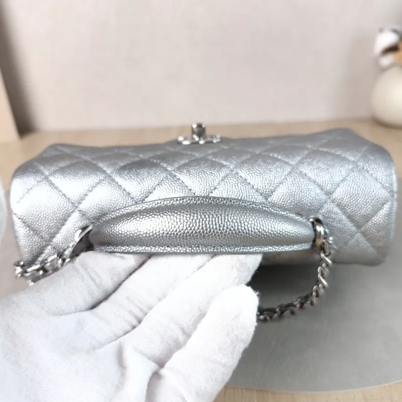 Chanel Crossbody Bag mini Silver Grained Calfskin mini 20 × 6 × 12 cm 30 — detail view 10 of 14