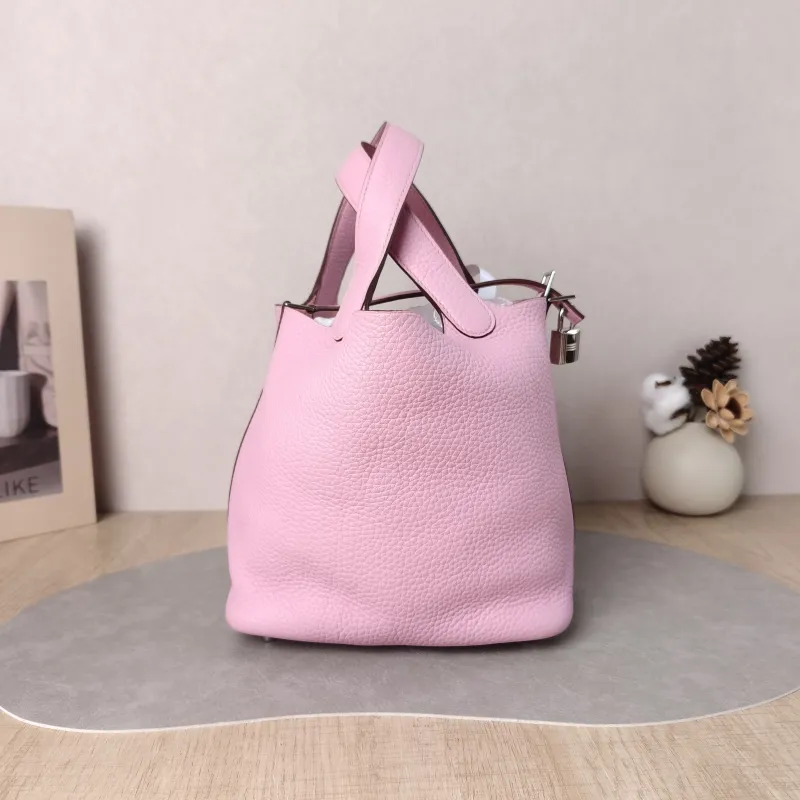 Hermès Top Handle Bag Picotin Lock 18 18 X9Mauve Sylvestre Taurillon Clemence TC Calfskin Small 18 × 13 × 18 cm Z — detail view 9 of 12