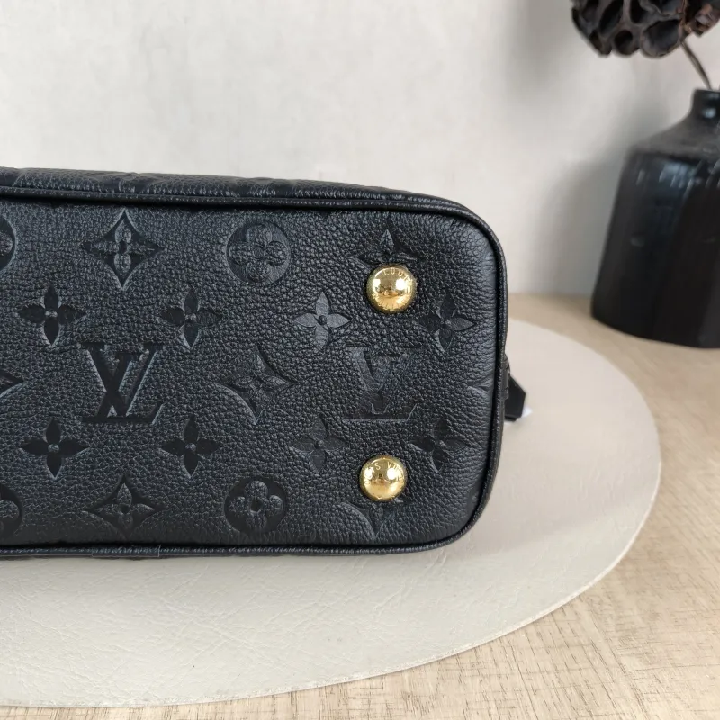 Louis Vuitton Top Handle Bag Alma BB Black Calfskin BB 23.5 × 11.5 × 17.5 cm — detail view 11 of 11