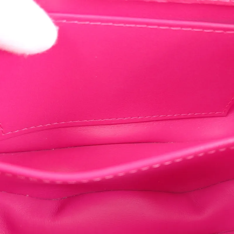 Louis Vuitton Crossbody Bag Capucines White Calfskin Mini 22 × 7.5 × 14 cm — detail view 4 of 13