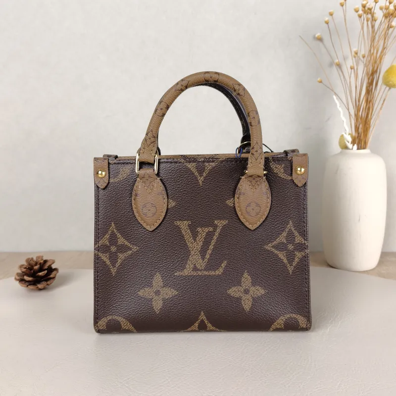 Louis Vuitton Crossbody Bag Onthego BB Monogram PVCBB18 × 8.5 × 15 cm