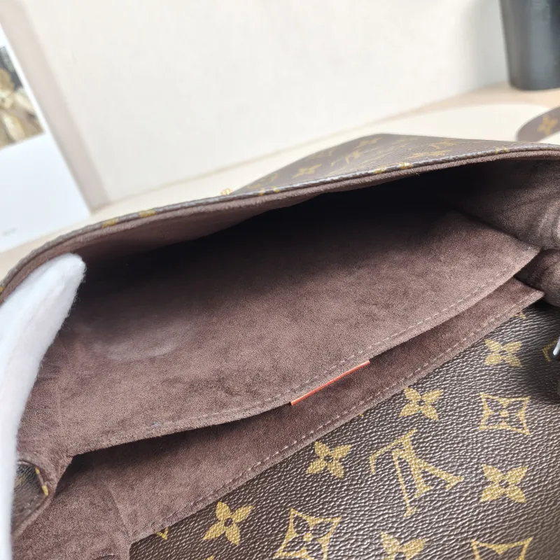 Louis Vuitton Crossbody Bag Pochette Métis Monogram PVC Medium25 × 7 × 19 cm — detail view 2 of 12