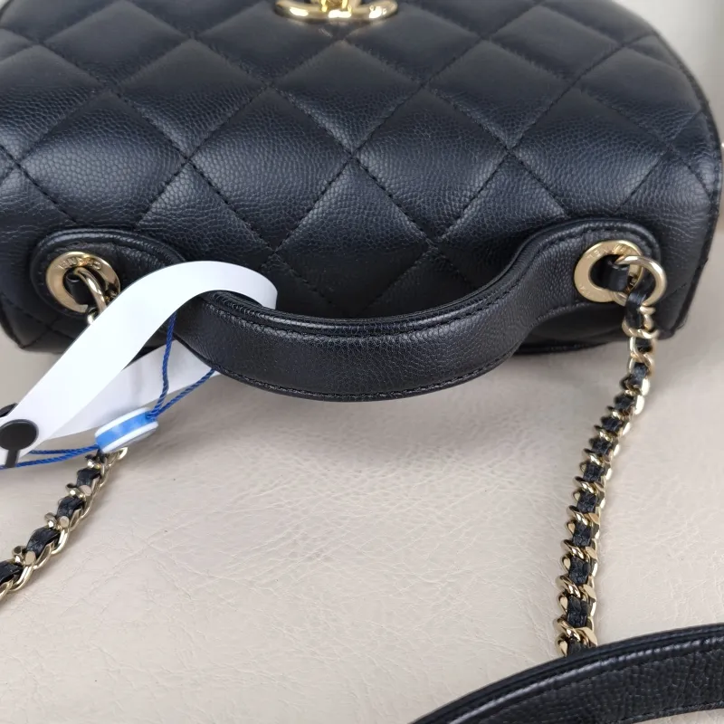 Chanel Crossbody Bag affinity Messenger Bag Black with Gold-Tone Hardware Grained Calfskin Small 19 × 7 × 14 cm 27 — detail view 13 of 16