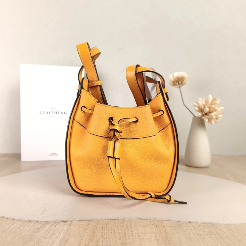 LOEWE Crossbody Bag Hammock Calfskinmini17 × 11 × 19.5 cm