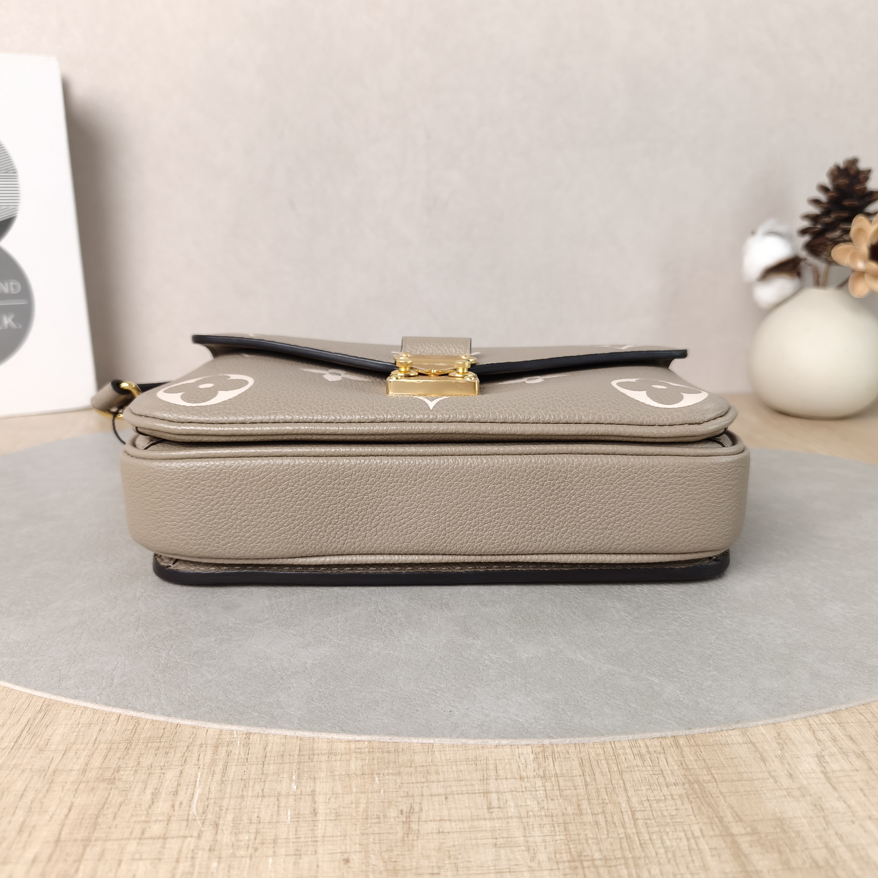 Louis Vuitton Crossbody Bag Pochette Métis East West Empreinte Embossed Calfskin Small21.5 × 6 × 13.5 cm — cover view 5 of 5