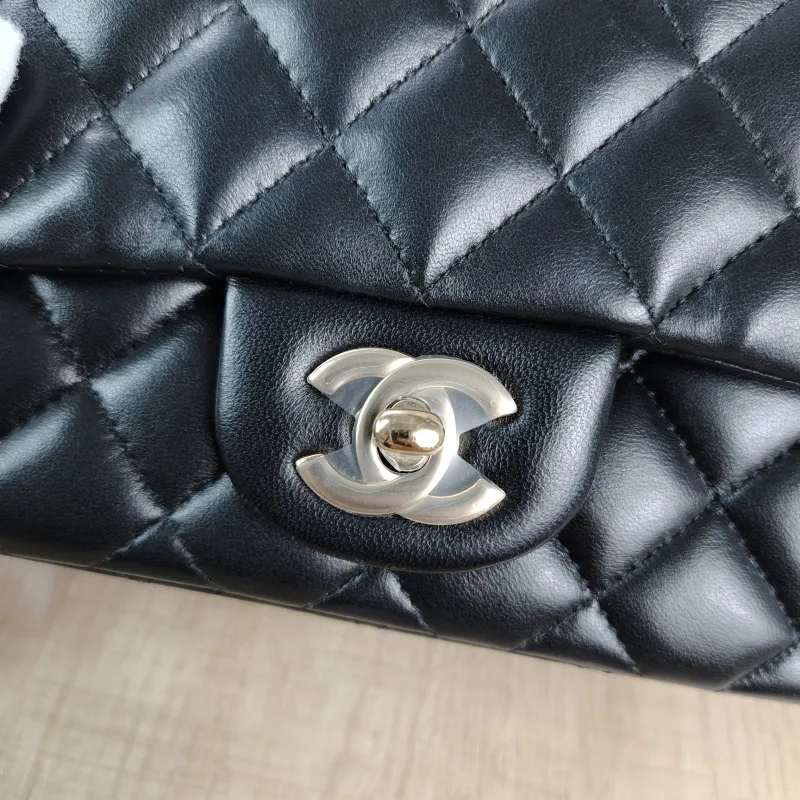 Chanel Crossbody Bag Classic Flap Mini CF Mini Black SL ambskinmini17 × 8 × 13.5 cm — detail view 2 of 13