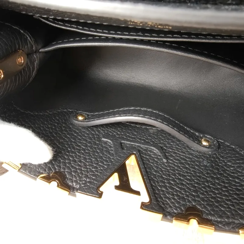 Louis Vuitton Crossbody Bag Capucines Black · Calfskin Mini 21 × 8 × 14 cm — detail view 13 of 13