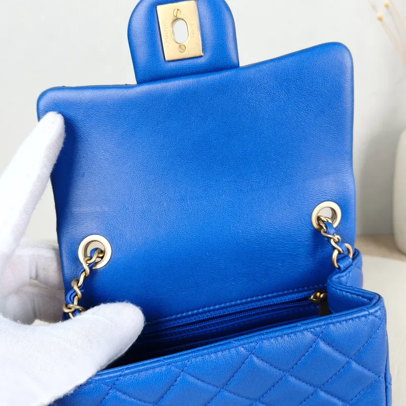 Chanel Crossbody Bag Blue Lambskin One Size17 × 8 × 13.5 cm — detail view 10 of 14