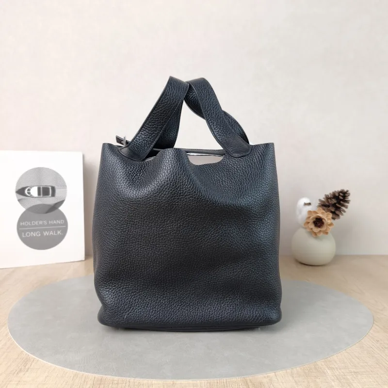 Hermès Top Handle Bag Picotin Lock 22 22 Black Taurillon Clemence TC Calfskin Medium 22 × 18 × 21 cm C — detail view 4 of 12