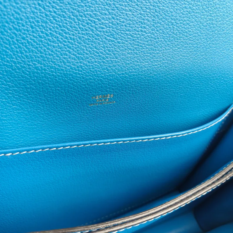 Hermès Crossbody Bag Roulis 23 B3 Evercolor Calfskin Medium 23 × 7.5 × 19 cm A — detail view 6 of 11
