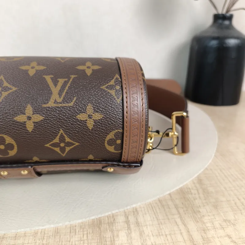 Louis Vuitton Crossbody Bag Papillon Trunk Monogram PVC Small19 × 9 × 9 cm — detail view 10 of 13
