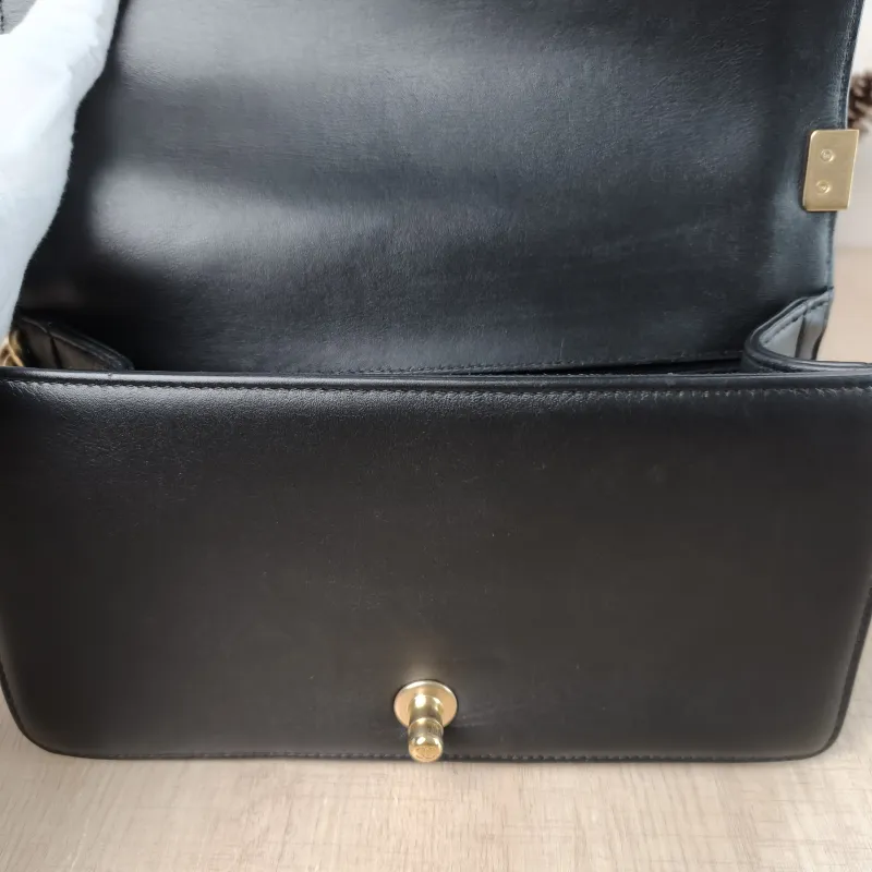 Chanel Crossbody Bag Le Boy​ Black Medium 25 × 9 × 15 cm — detail view 5 of 15