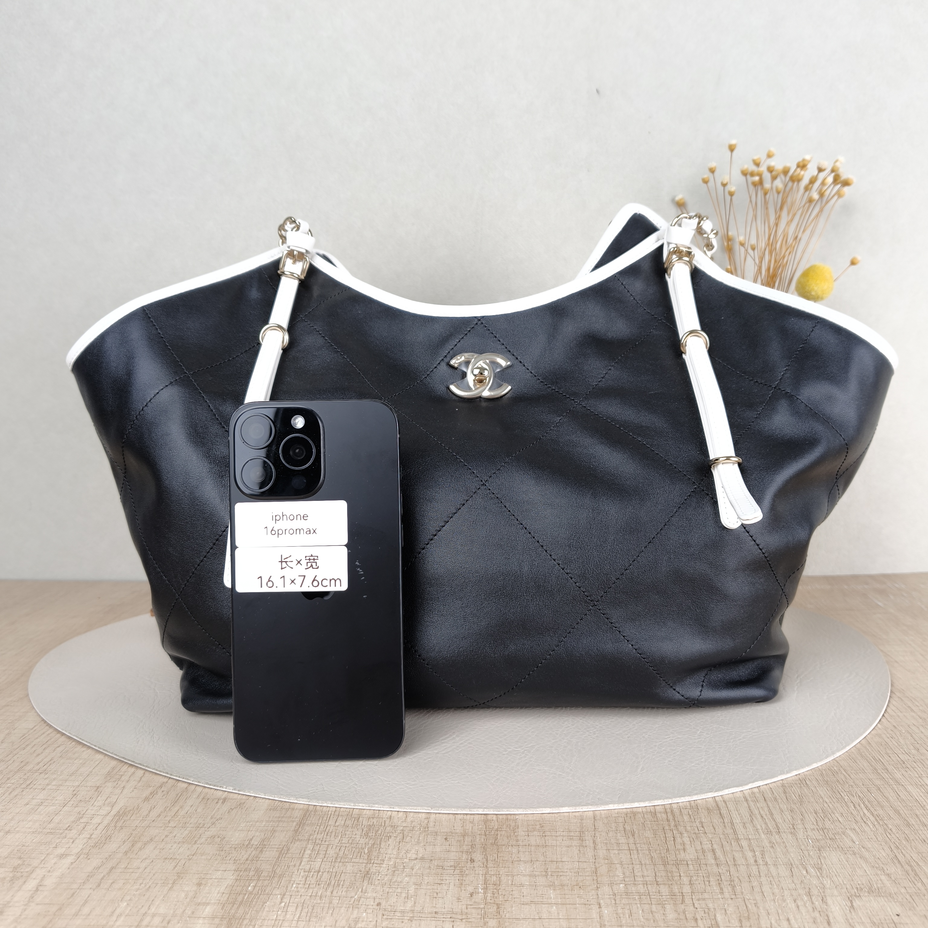 Chanel Shoulder Bag Collection Tote Bag Lambskin One Size30 × 11 × 30 cm — cover view 3 of 5
