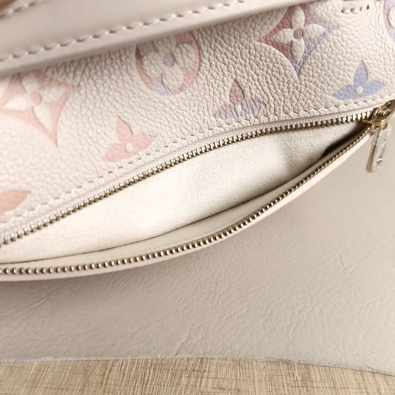 Louis Vuitton Crossbody Bag Pochette Métis East West Empreinte Embossed Calfskin Small 21.5 × 6 × 13.5 cm — detail view 5 of 13