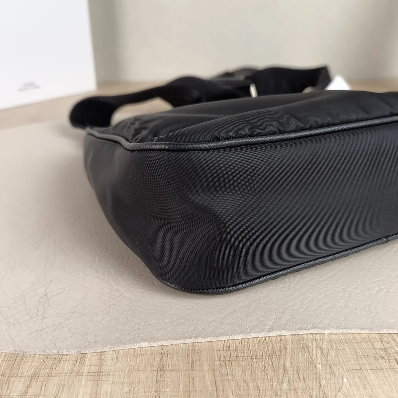 PRADA Crossbody Bag Re-Edition 2005 Hobo Black Nylon Mini 22 × 6 × 18 cm — detail view 3 of 12