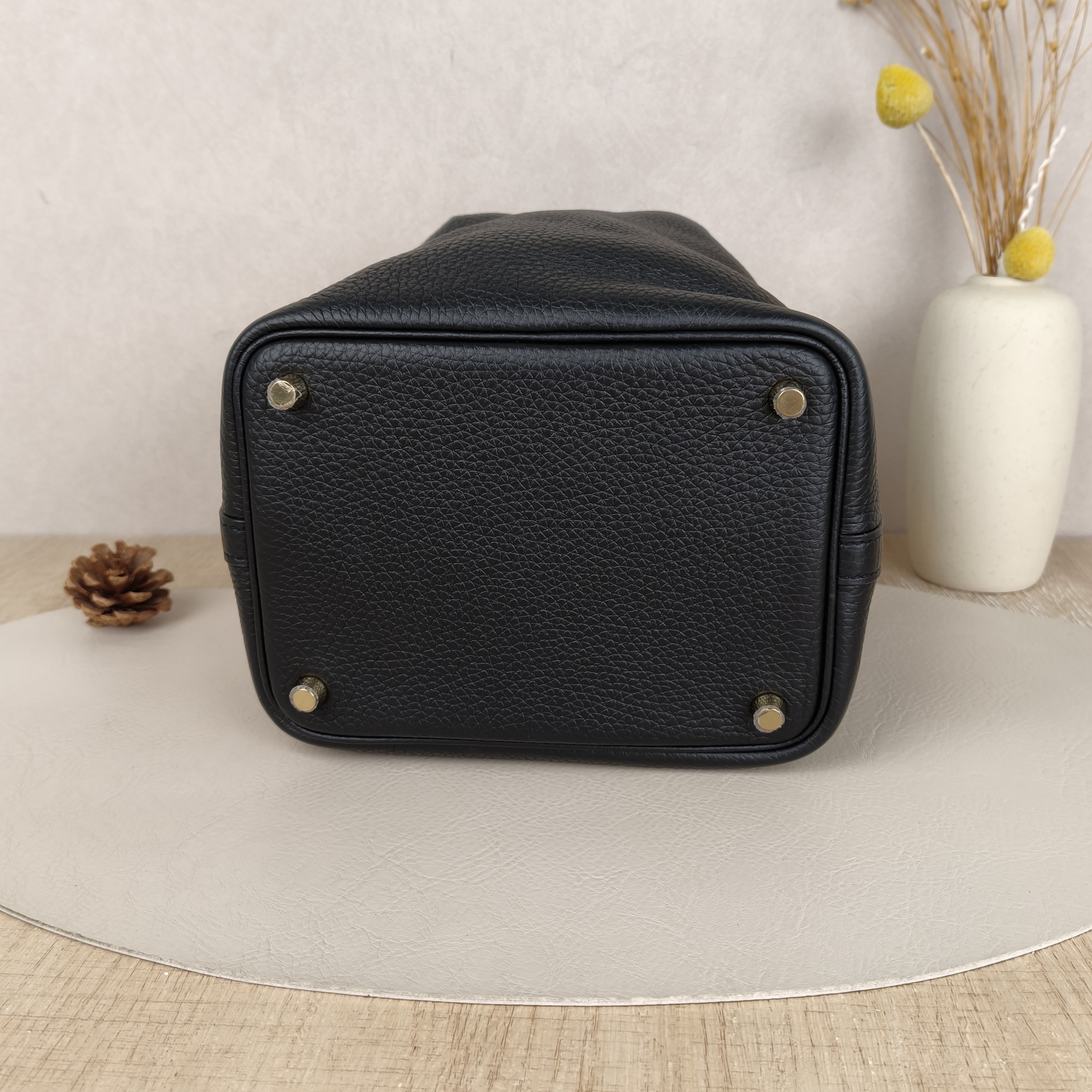 Hermès Top Handle Bag Picotin Lock 18 1889Black Calfskin Small18 × 13 × 18 cm — cover view 8 of 9