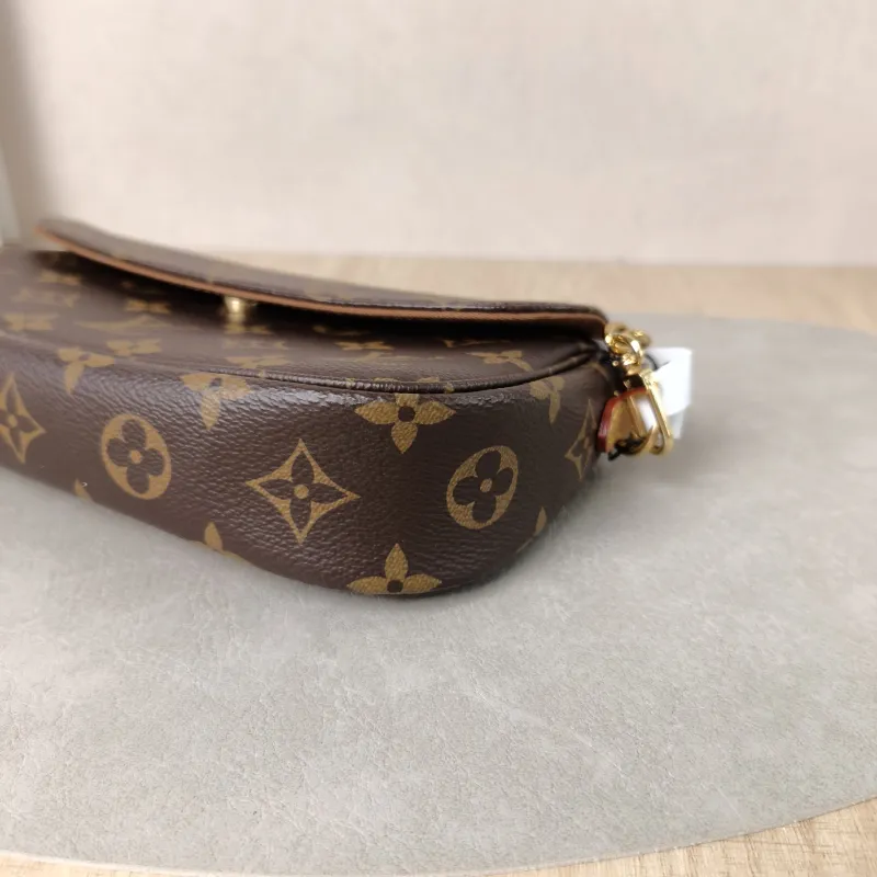 Louis Vuitton Crossbody Bag IVY Monogram PVC Small 23.5 × 4.3 × 12 cm — detail view 8 of 12