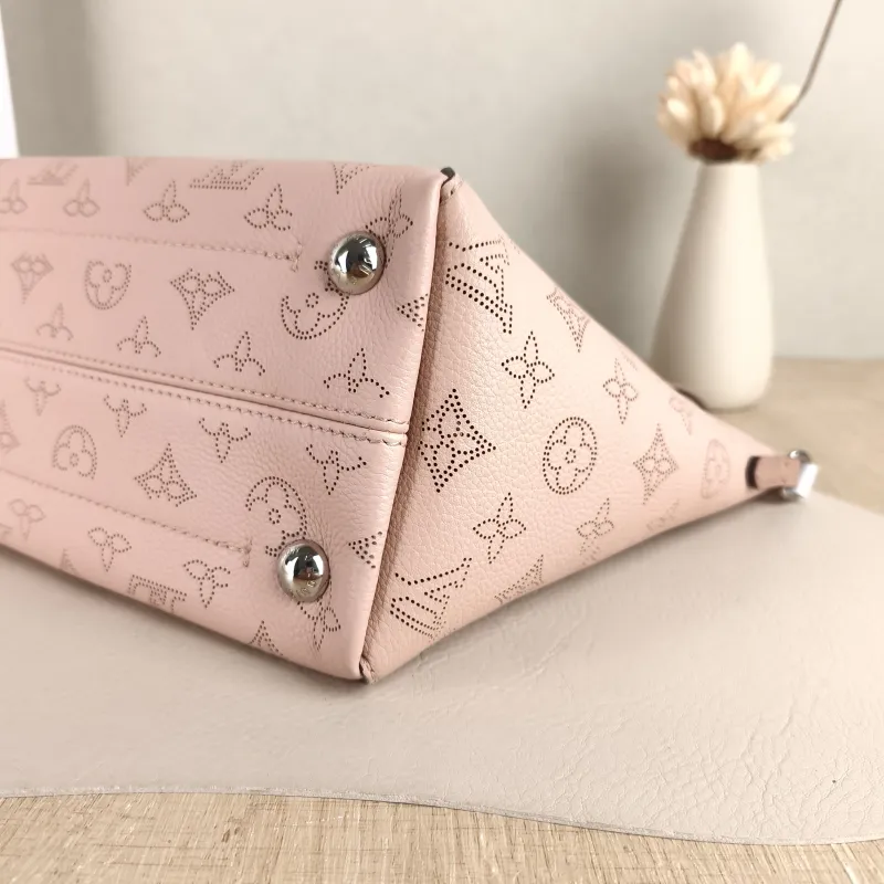 Louis Vuitton Shoulder Bag Hina Pink Calfskin Small 23 × 13 × 21 cm — detail view 1 of 10